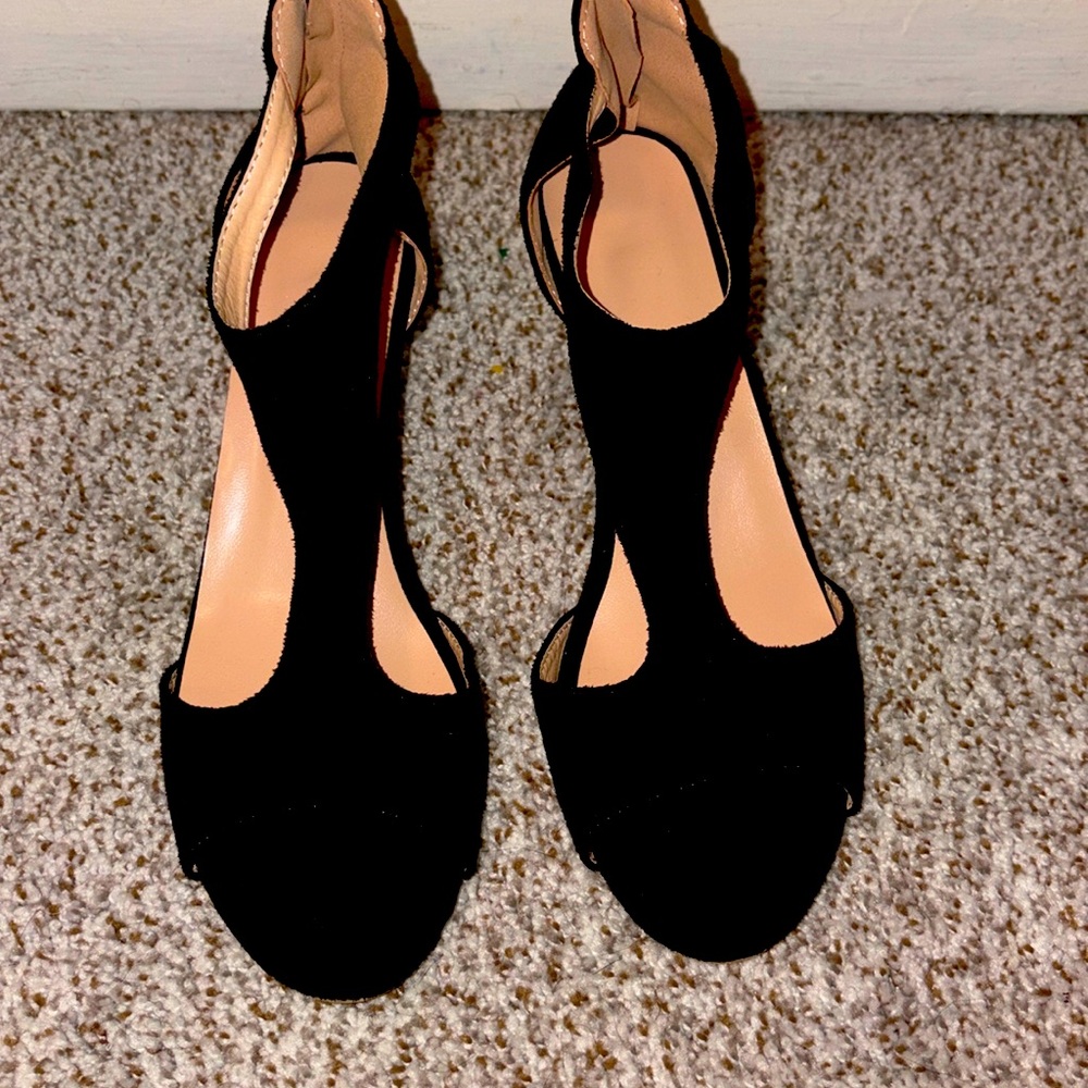 New black suede sandals